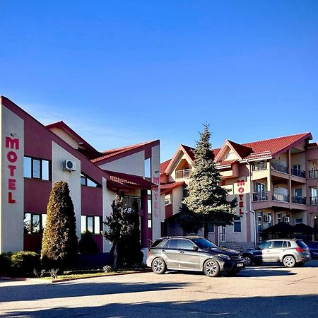 Hotel Levisticum Bacău Exteriér fotografie