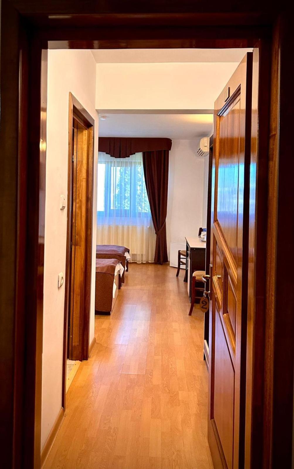 Hotel Levisticum Bacău Exteriér fotografie