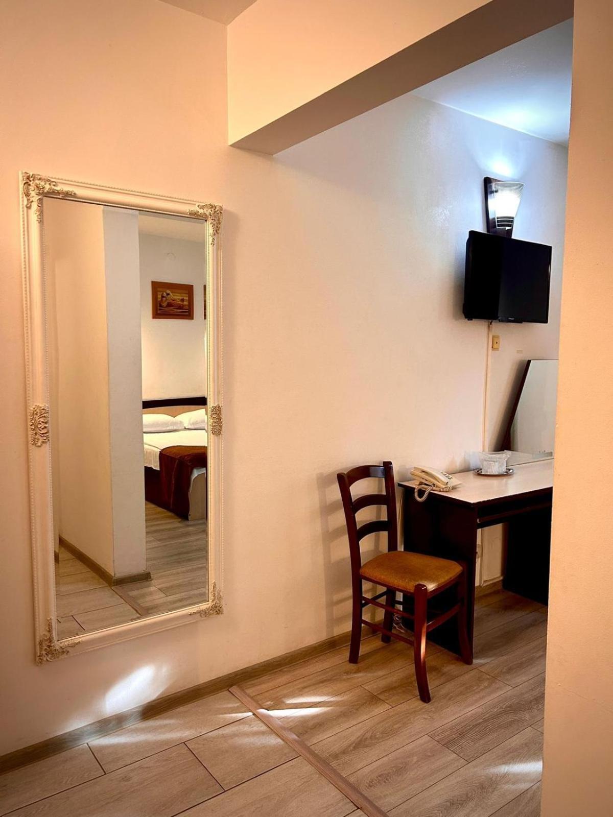 Hotel Levisticum Bacău Exteriér fotografie