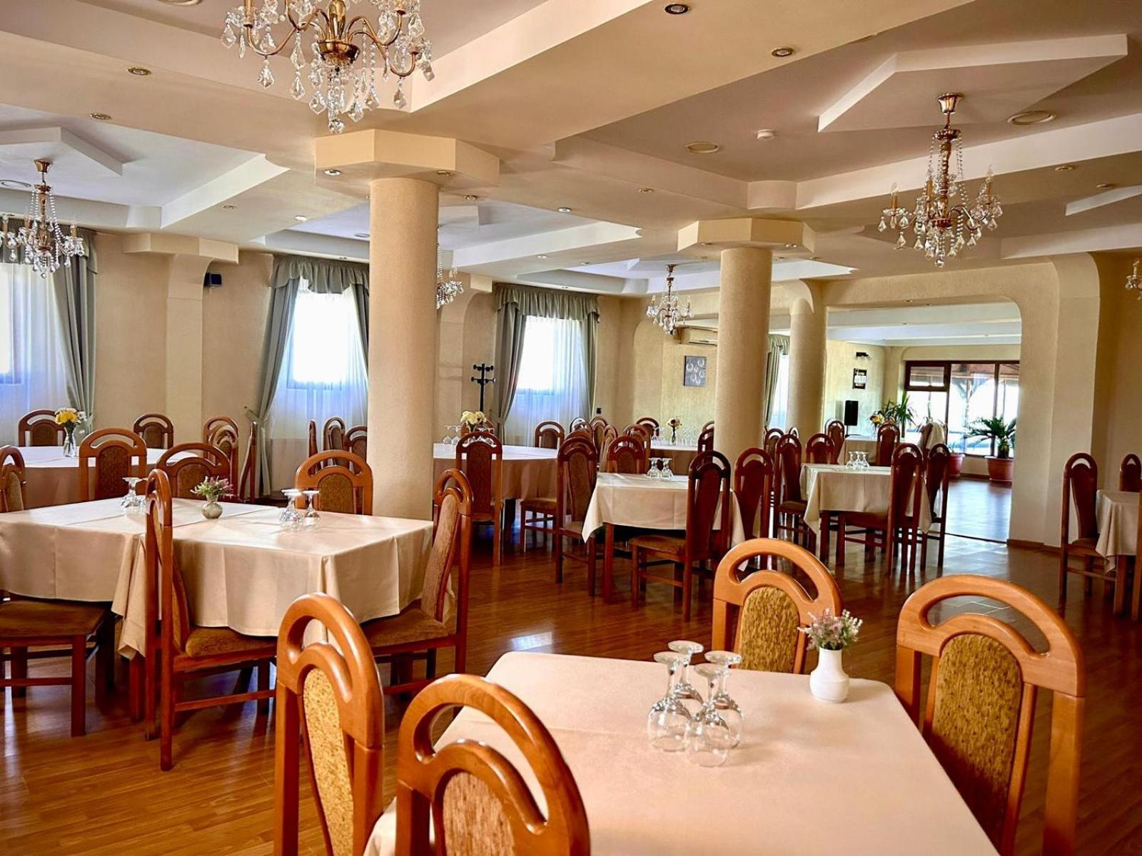 Hotel Levisticum Bacău Exteriér fotografie