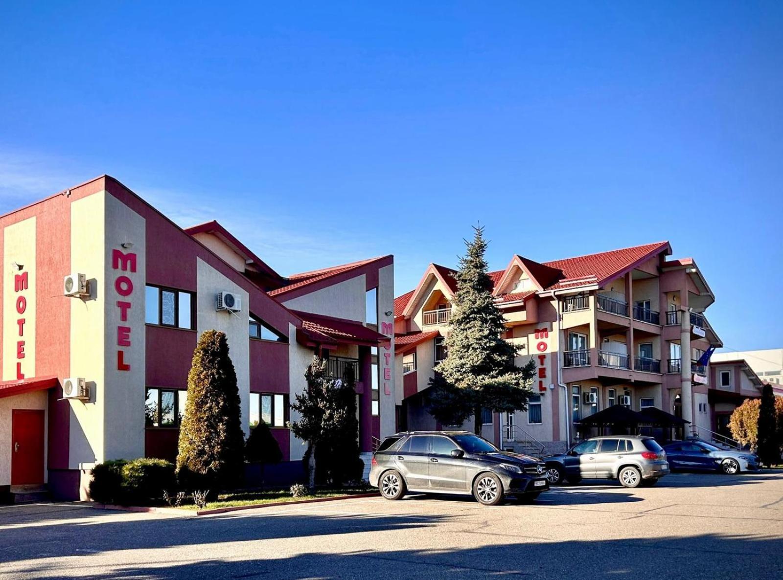 Hotel Levisticum Bacău Exteriér fotografie